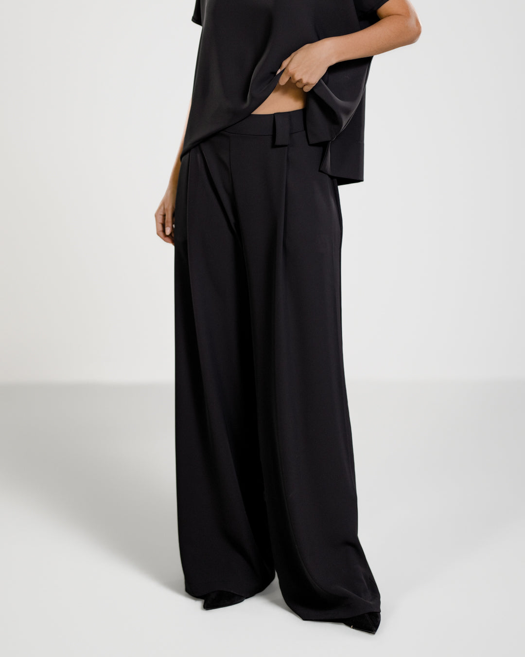 Gabriella Pleated Elastic Waist Trousers | Black