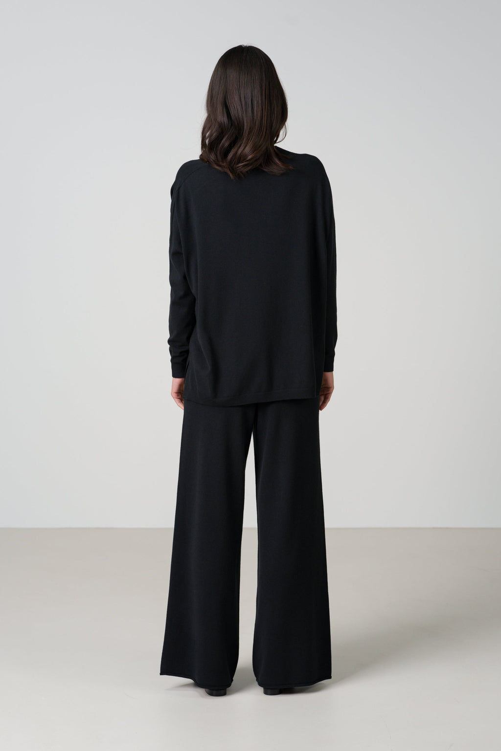 Layla V Neck Sweater | Black | Fine Knit