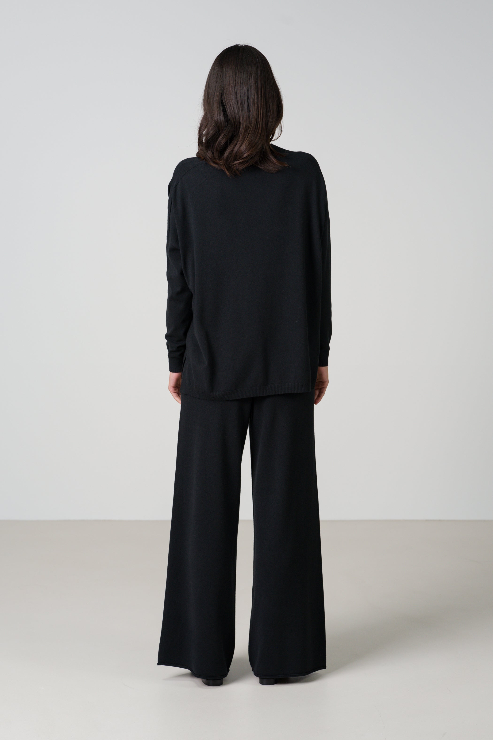 Layla V Neck Sweater | Black | Fine Knit